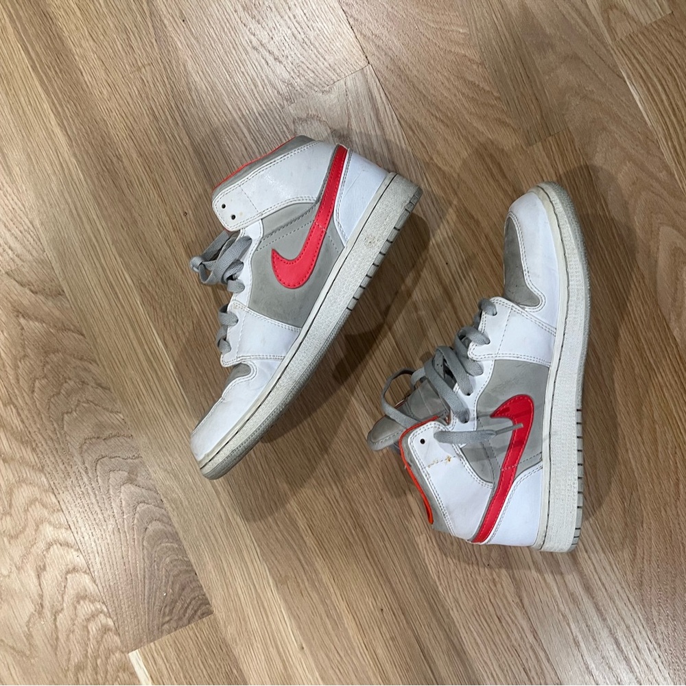 Jordan mids